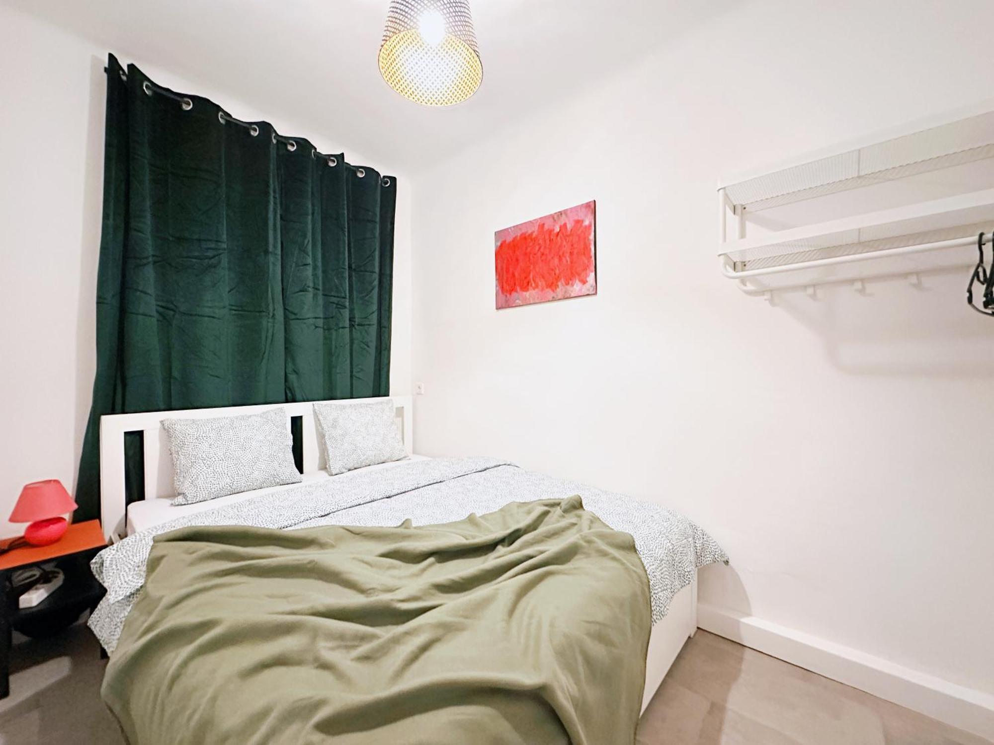 Apartament Charming Three Bedrooms Near Station *