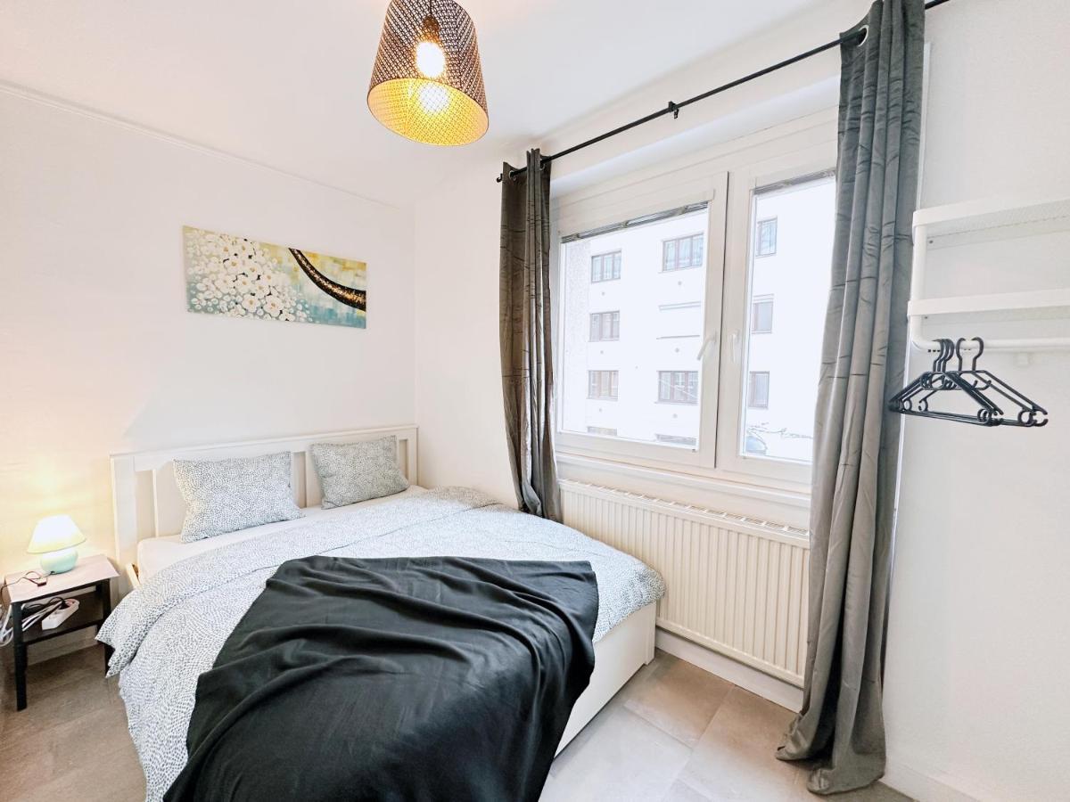 Charming Three Bedrooms Near Station Apartament