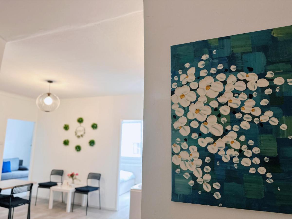 Charming Three Bedrooms Near Station Apartament